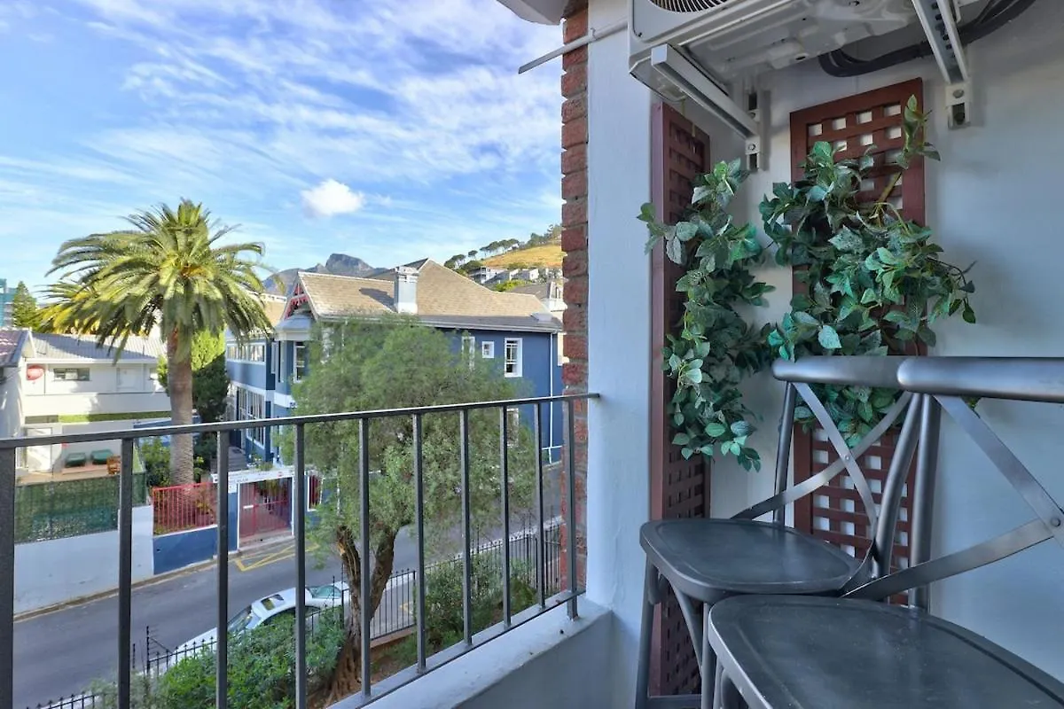 Cascades Sunny Studio With Views Cape Town